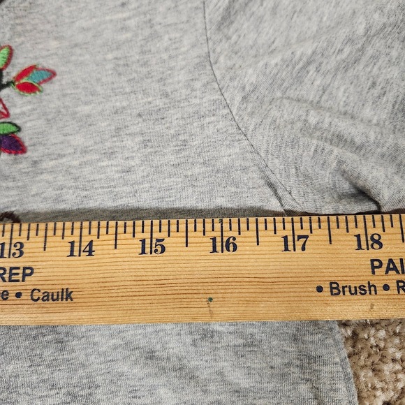 Johnny Was JW Los Angeles Embroidered Gray 3D Floral Bird Applique Short Sleeve - Picture 5 of 8